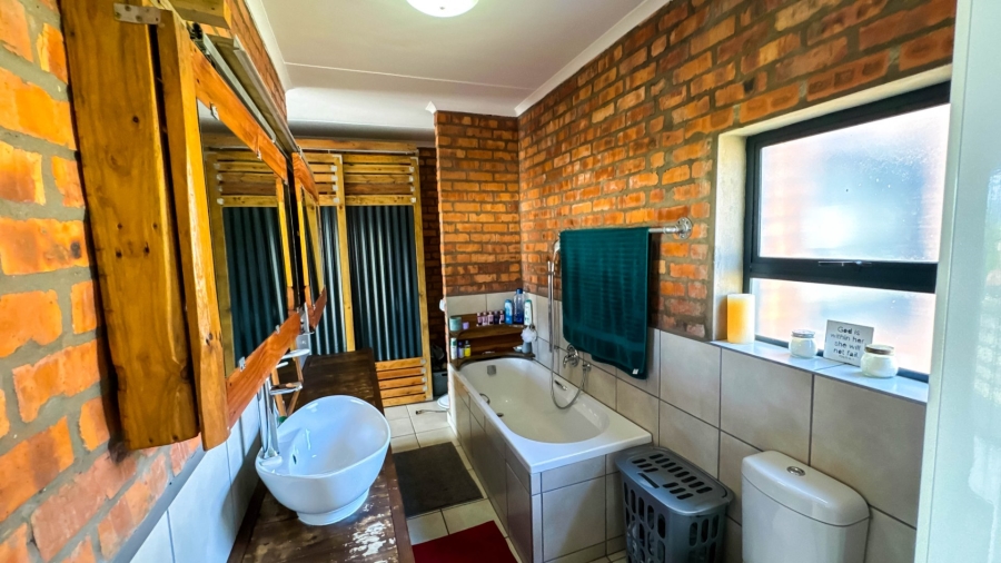 4 Bedroom Property for Sale in Fraaiuitsig Western Cape